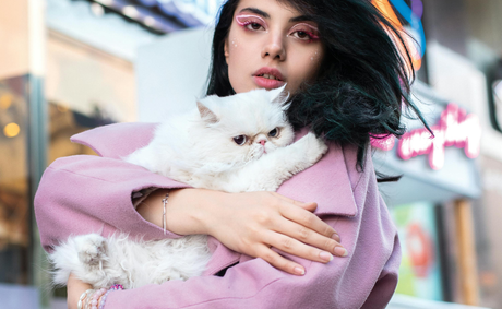 Fluffy, Fresh & Fabulous: How to Spoil Your Cat the Natural Way
